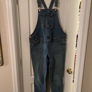 Maternity overalls
